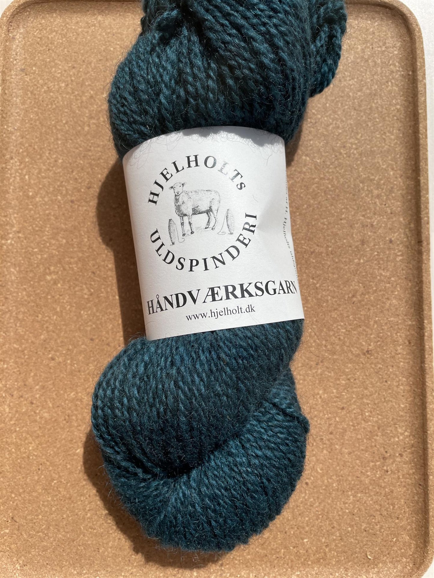 18 Mørk grøn  -  Håndværksgarn - Hjelholt - Garntopia