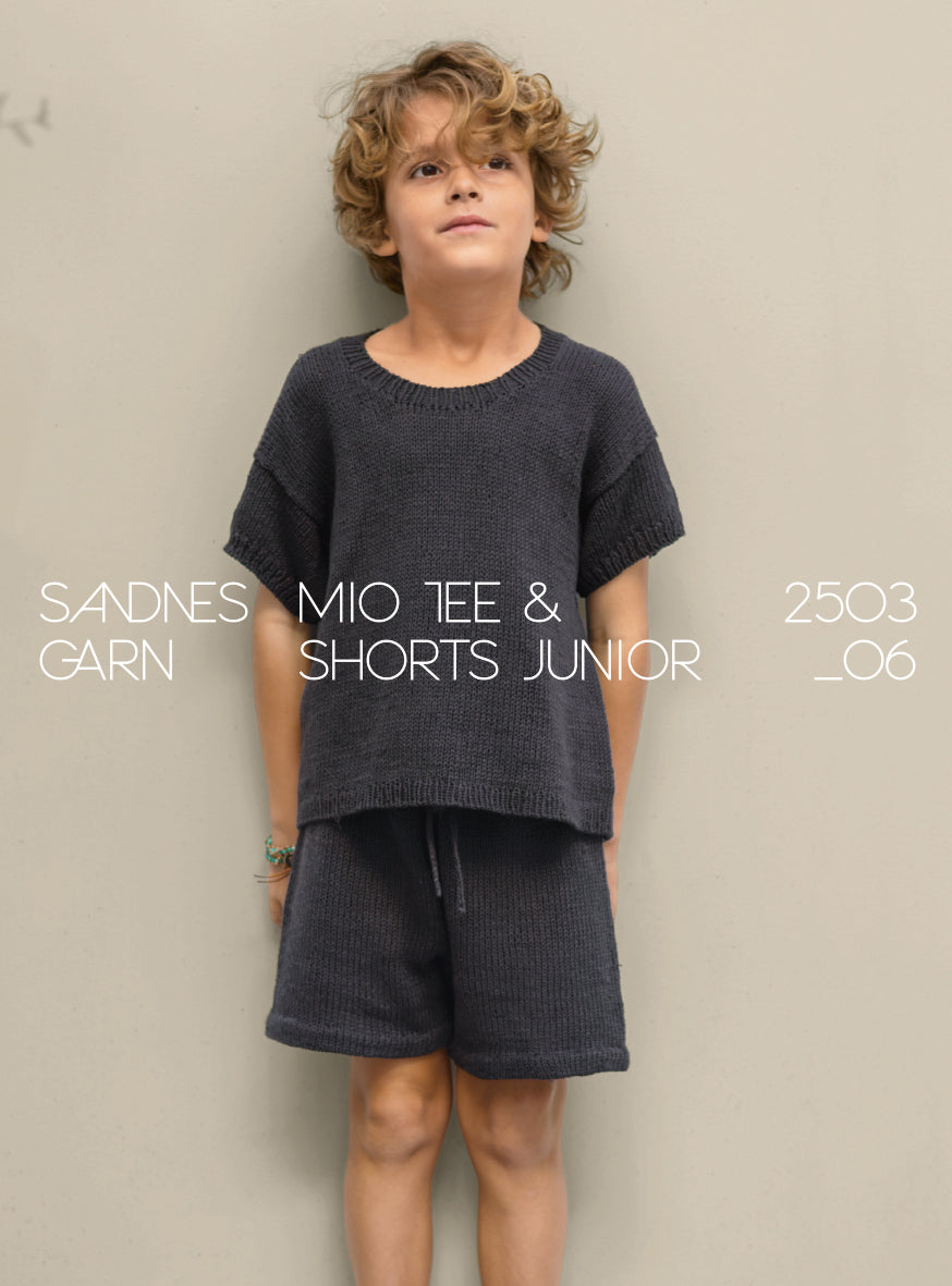 2503 - Sommerbarn - Nr. 6  Mio Tee  og Shorts Junior - Sandnes garn - Garntopia