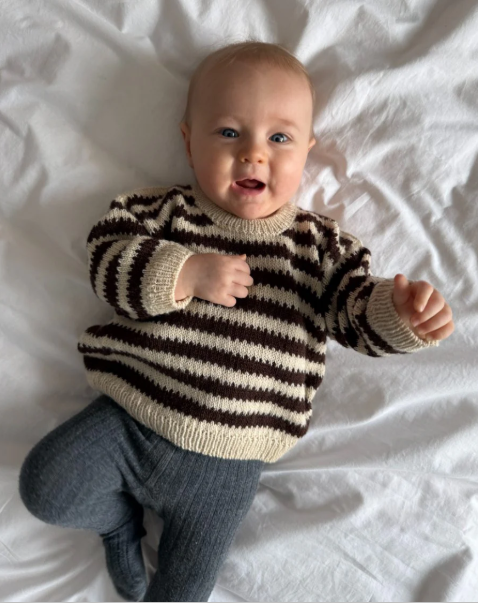 Otto Sweater Baby - Papir - PetiteKnit - Garntopia