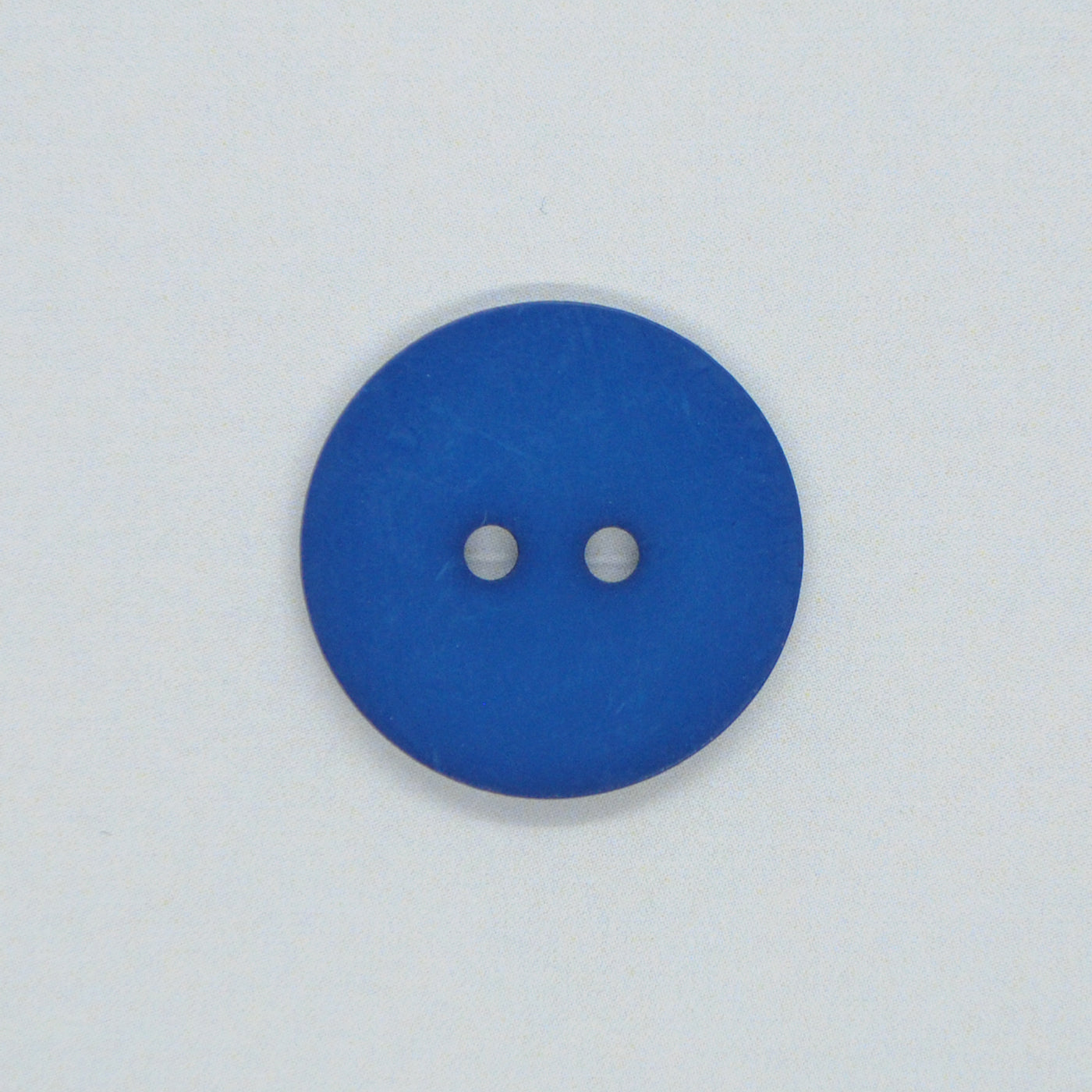 Plastknapp 2 hull - Blå - 22 mm - Villy Jensen - Garntopia