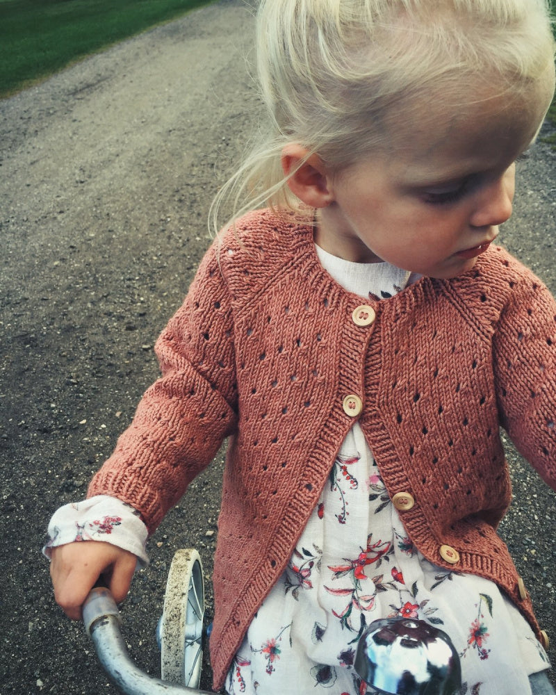 Annas Sommercardigan - Papir - PetiteKnit - Garntopia