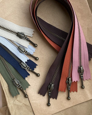 Short zipper - Almond 20 cm