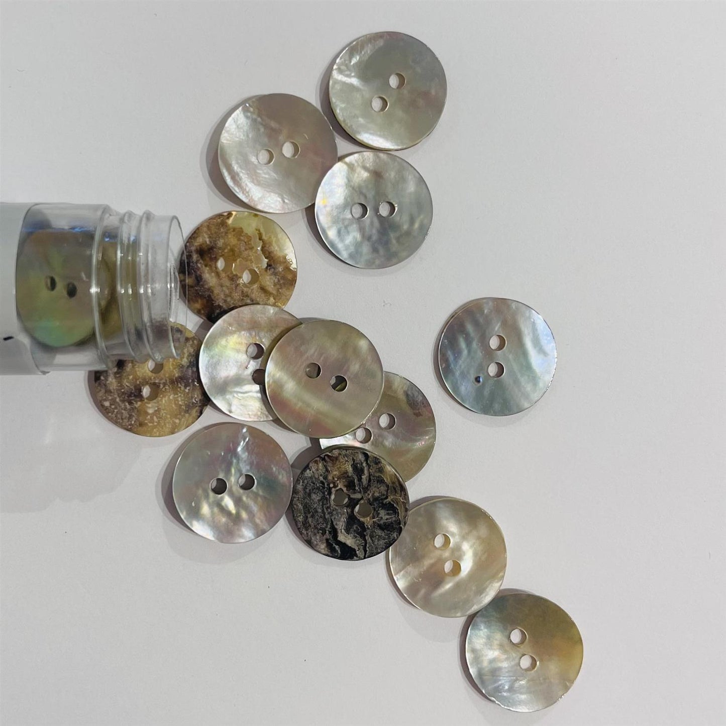 Perlemorknapp - 18 mm - Ukjent - Garntopia