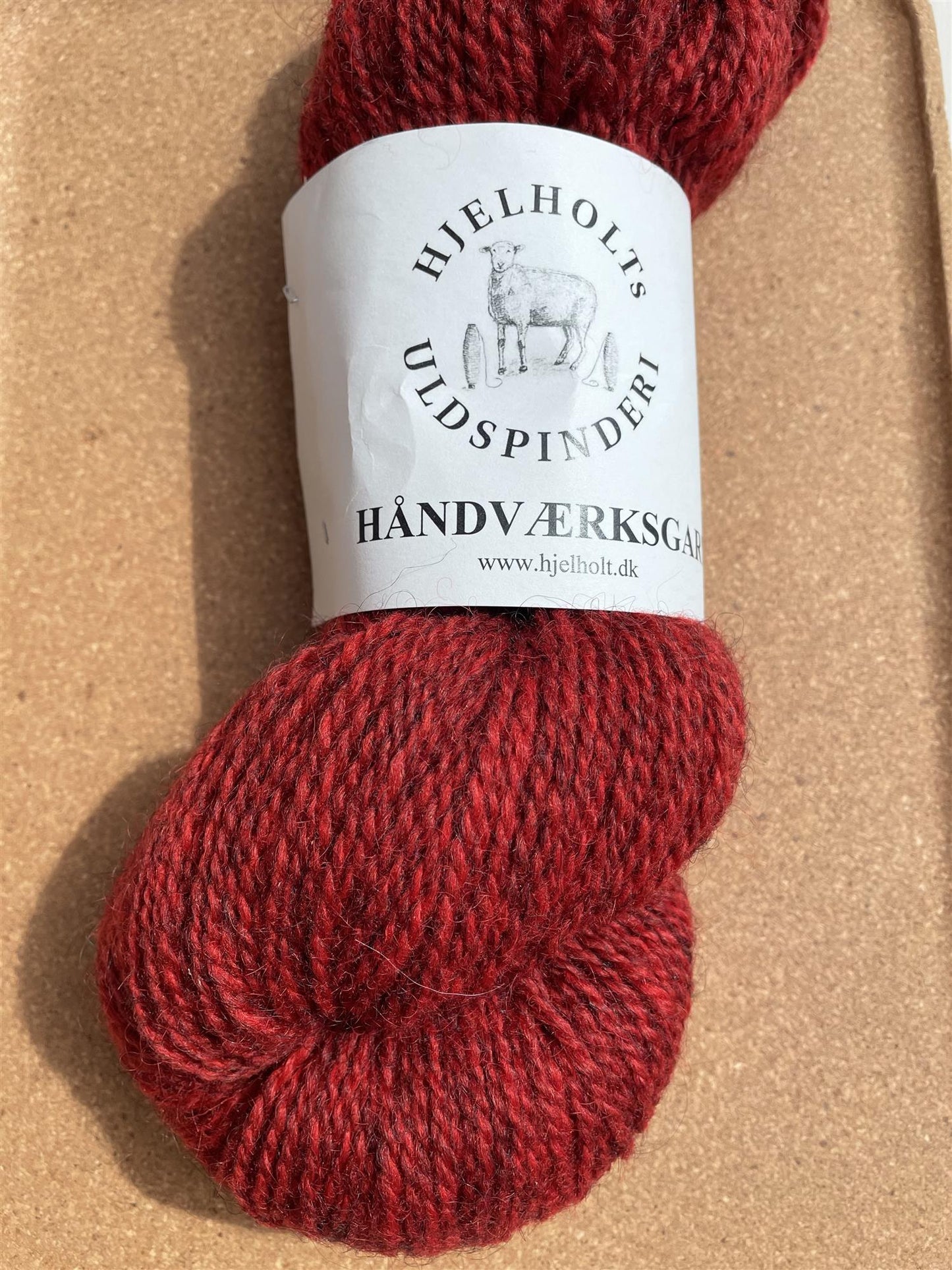 06 Rustrød -  Håndværksgarn - Hjelholt - Garntopia