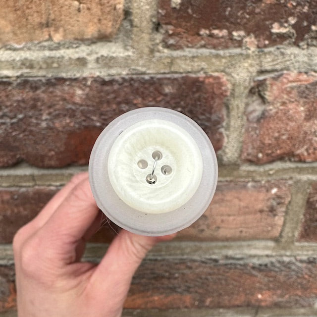 Plastknapp 4 hull - Hvit- 18 mm - Villy Jensen - Garntopia