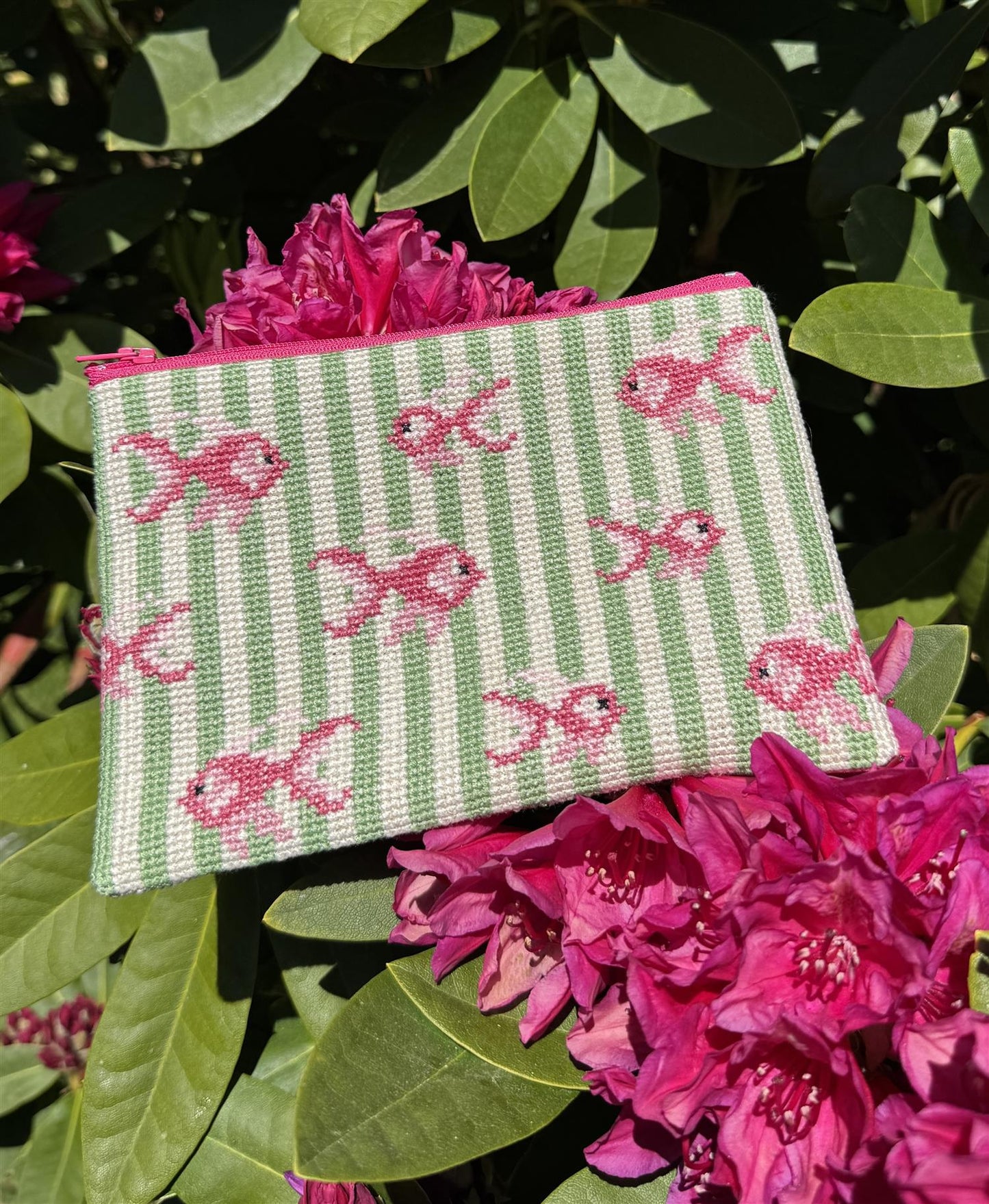 2022-9 Pink Goldfish - clutch 13x19 cm - PompStitch - Garntopia