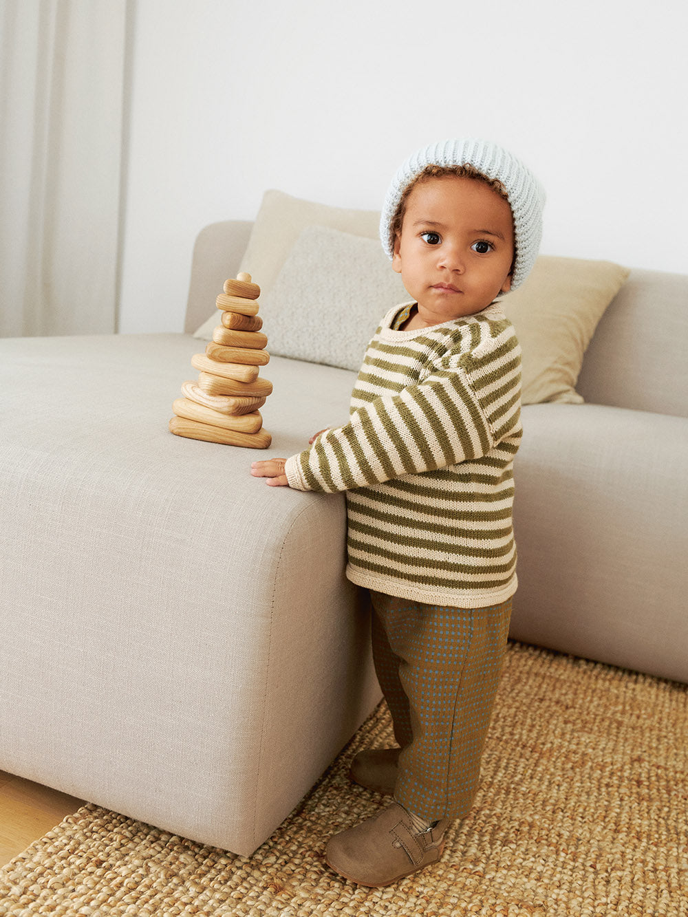 2413 - Myk start - Nr. 6  Pascal Sweater Baby - Sandnes garn - Garntopia