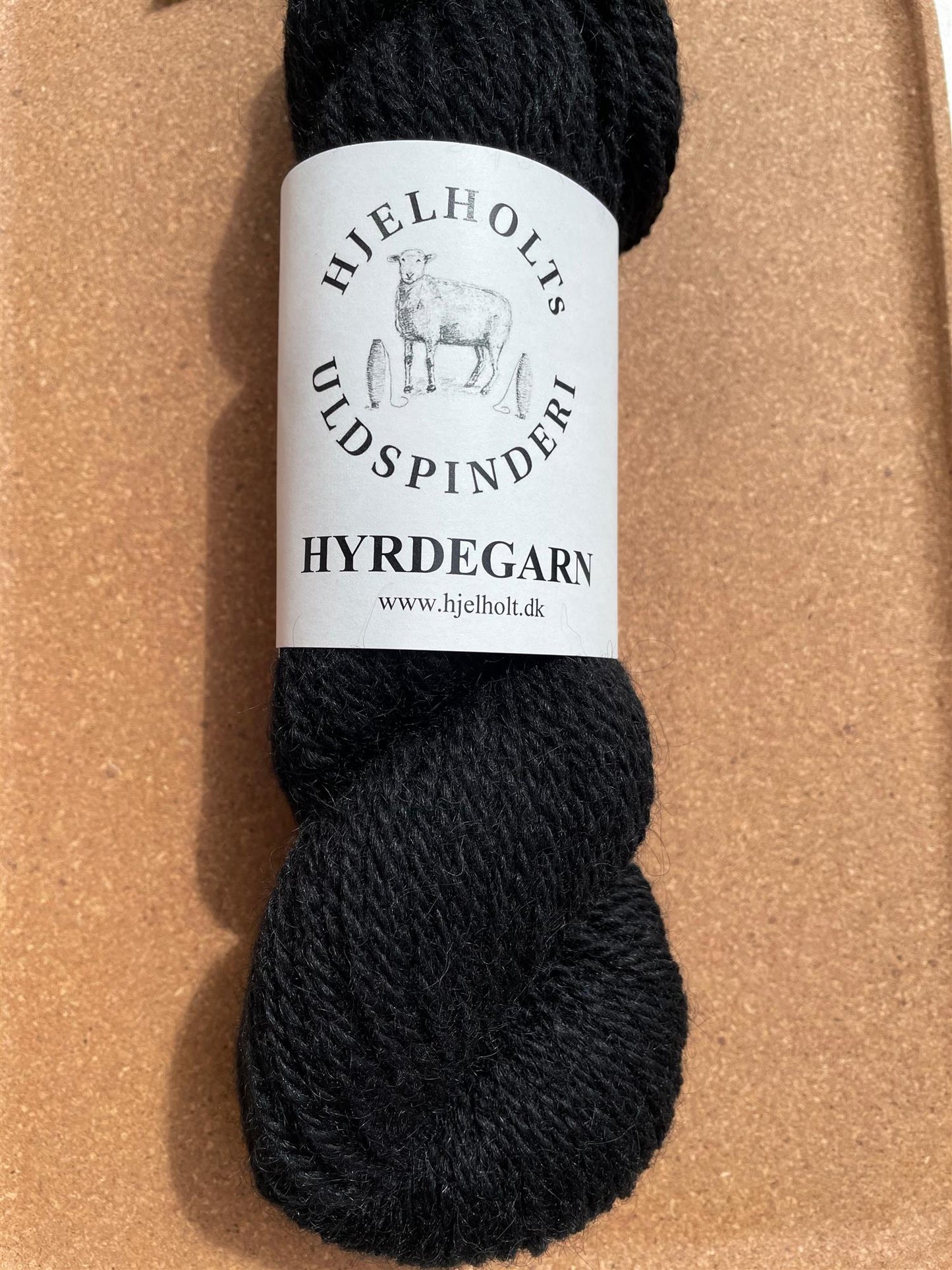 04 Sort - Hyrdegarn - Hjelholt - Garntopia