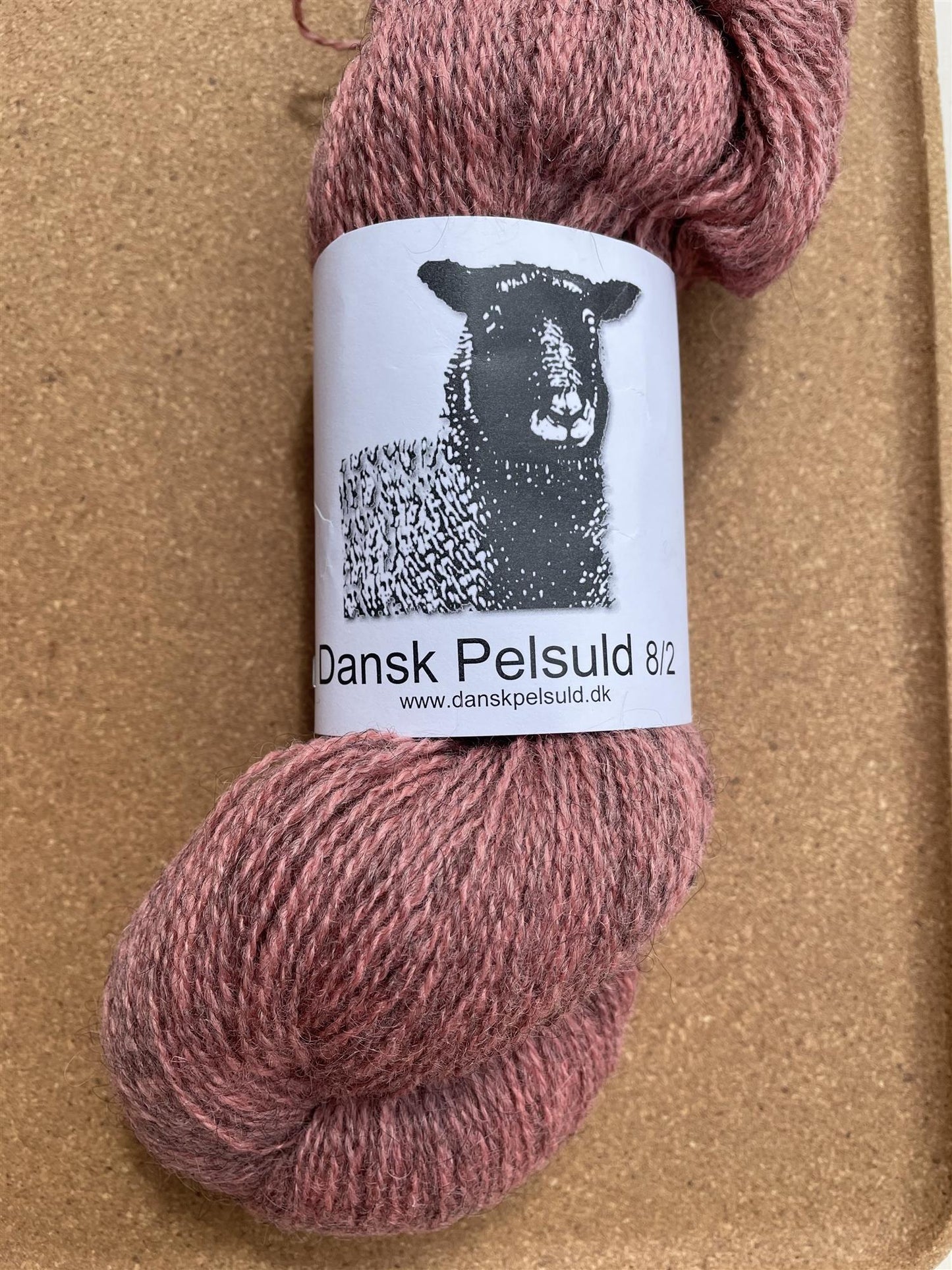 10 Fersken  -  Dansk pelsuld 8/2 - Hjelholt - Garntopia