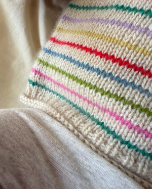 Frankie Sweater Baby - Papir - PetiteKnit - Garntopia