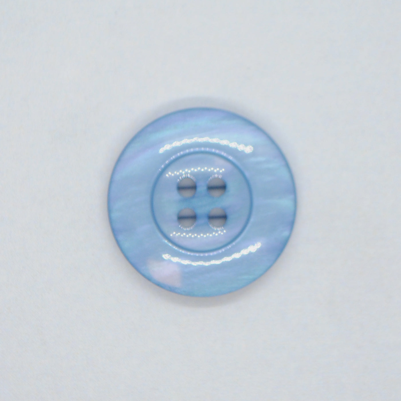 Knapp 4 hull, Blå - 18 mm - Villy Jensen - Garntopia