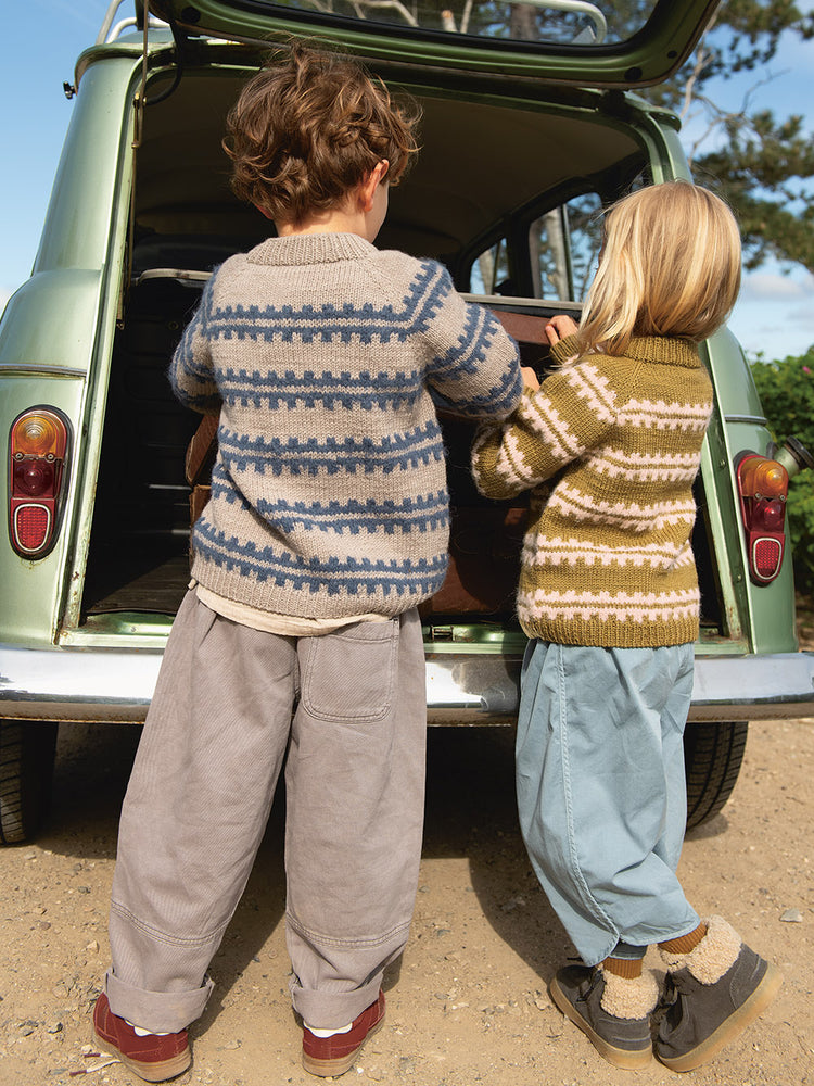 2506 - Mykt til barn - Nr. 2  Ridge Sweater Junior - Sandnes garn - Garntopia
