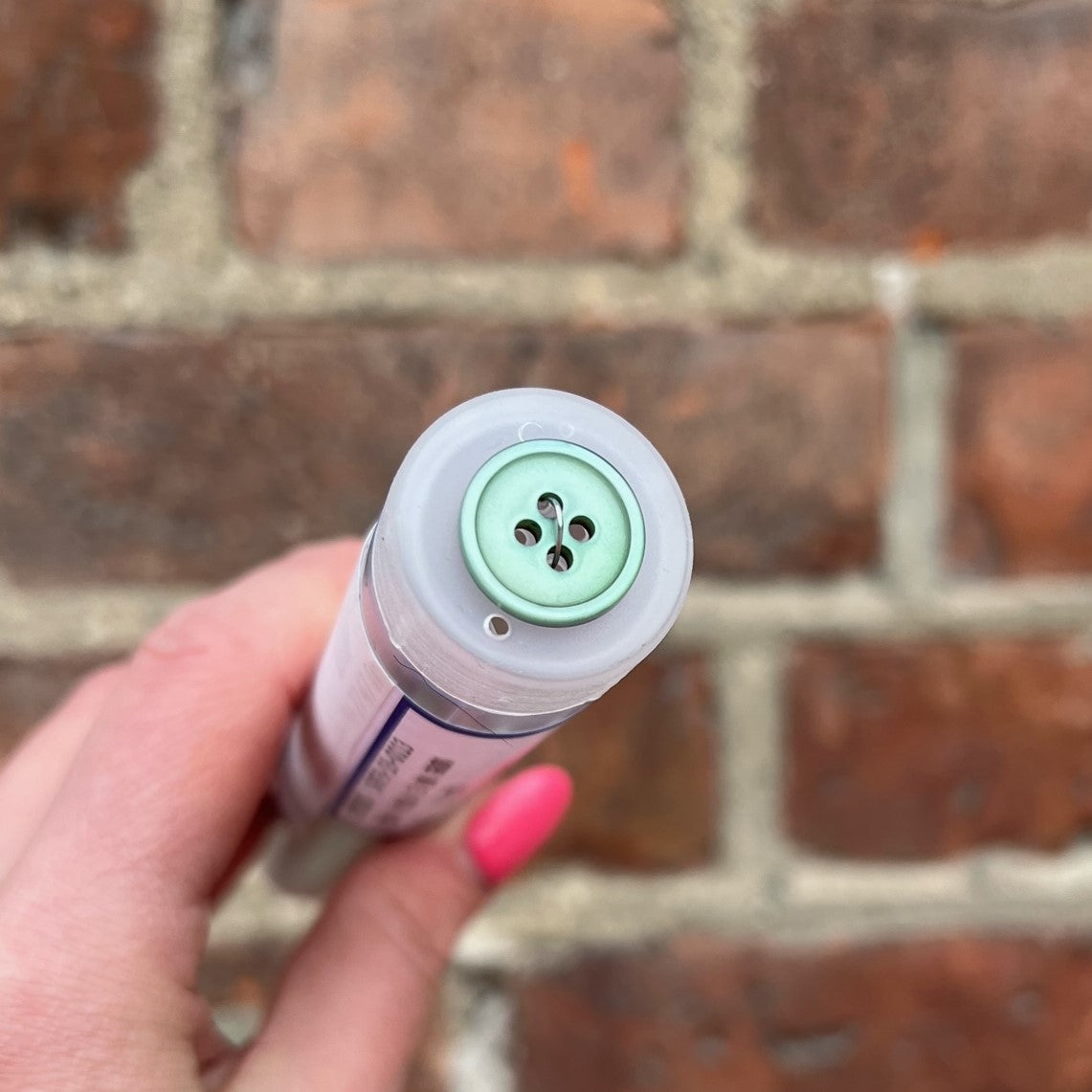 Plastknapp med kant - Grønn - 15 mm - Villy Jensen - Garntopia