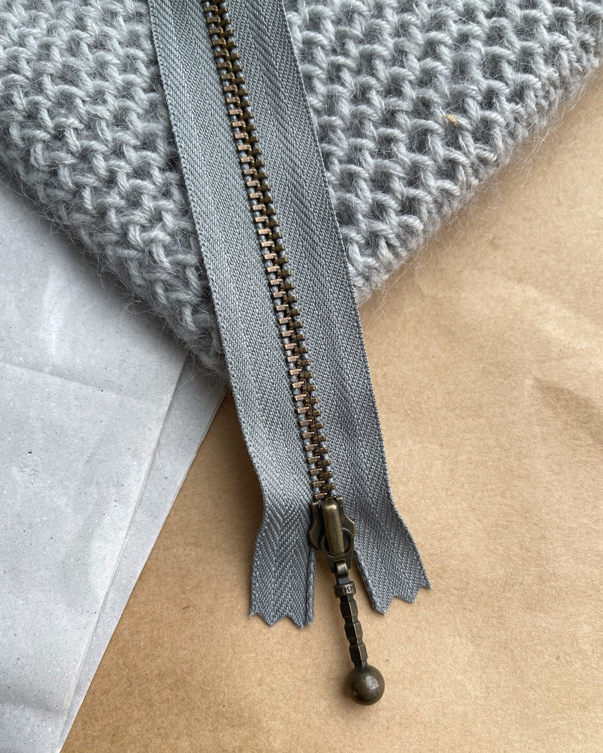 Glidelås 14 cm - Flint - PetiteKnit - Garntopia