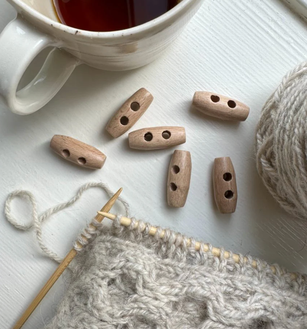 Duffelknapp, bøk - 38 mm - Deknofa - Garntopia