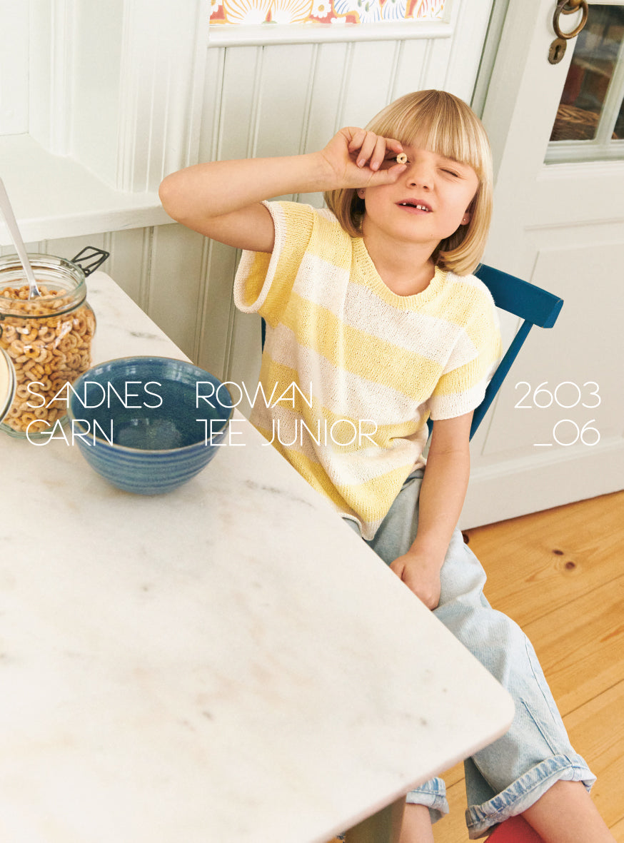 2603 - Sommerbarn og Baby - NR 6 ROWAN TEE JUNIOR - Sandnes garn - Garntopia
