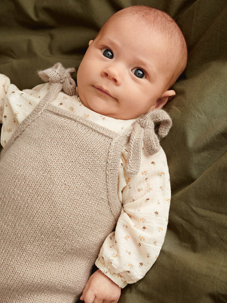 2413 - Myk start - Nr. 7  Bunny Pants Baby - Sandnes garn - Garntopia