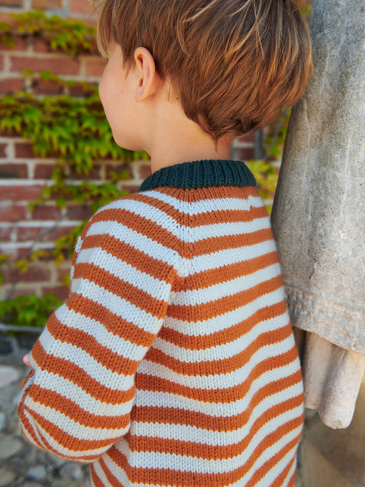 2408 - Mykt til barn - Nr. 3 SOUTH SWEATER JUNIOR - Sandnes garn - Garntopia