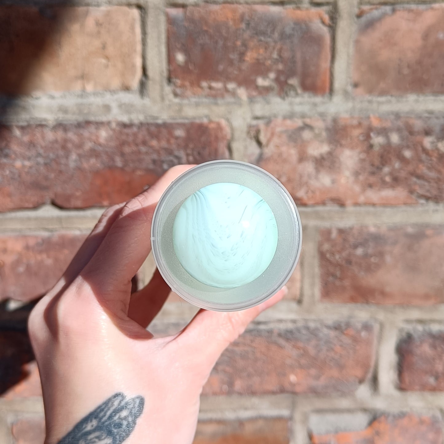 Stor Plastknapp  Lys Mint - 30 mm - Villy Jensen - Garntopia