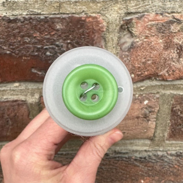 Plastknapp 4 hull - Grønn - 15 mm - Villy Jensen - Garntopia