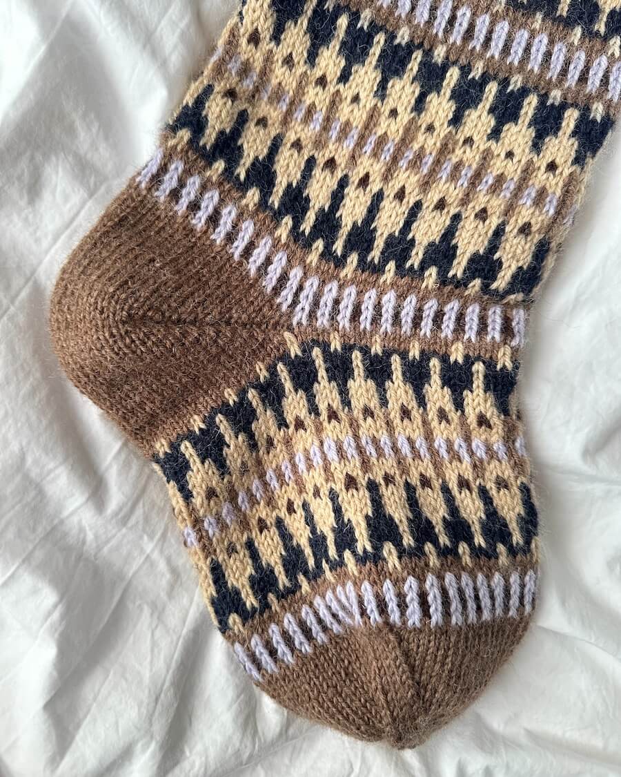 Celeste Julestrømpe - Papir - PetiteKnit - Garntopia