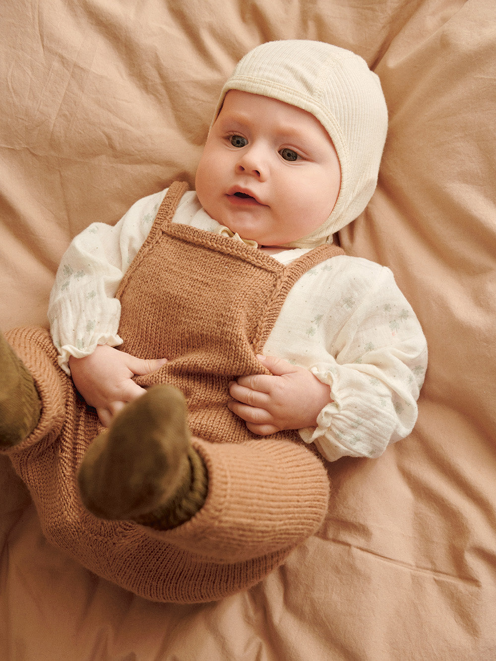 2413 - Myk start - Nr. 7  Bunny Pants Baby - Sandnes garn - Garntopia