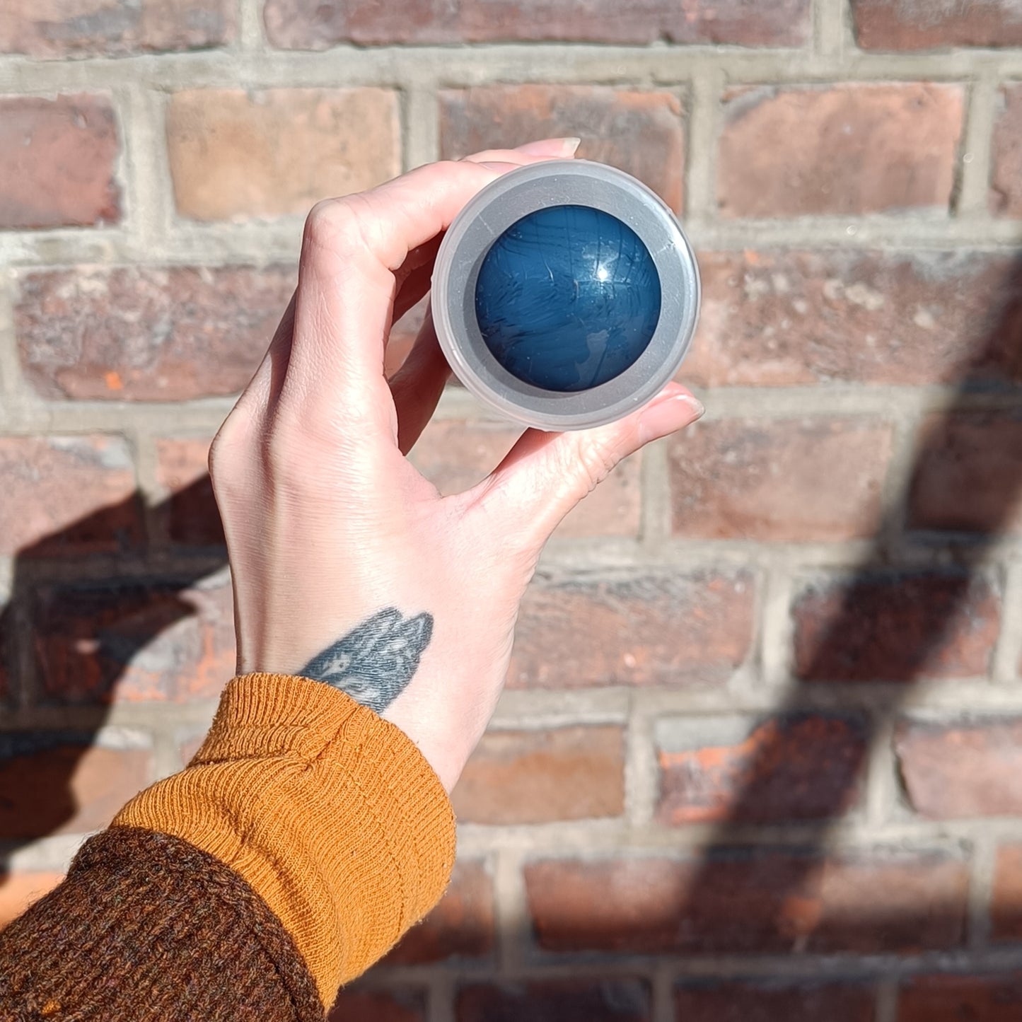 Stor Plastknapp  Mørkeblå - 30 mm - Villy Jensen - Garntopia