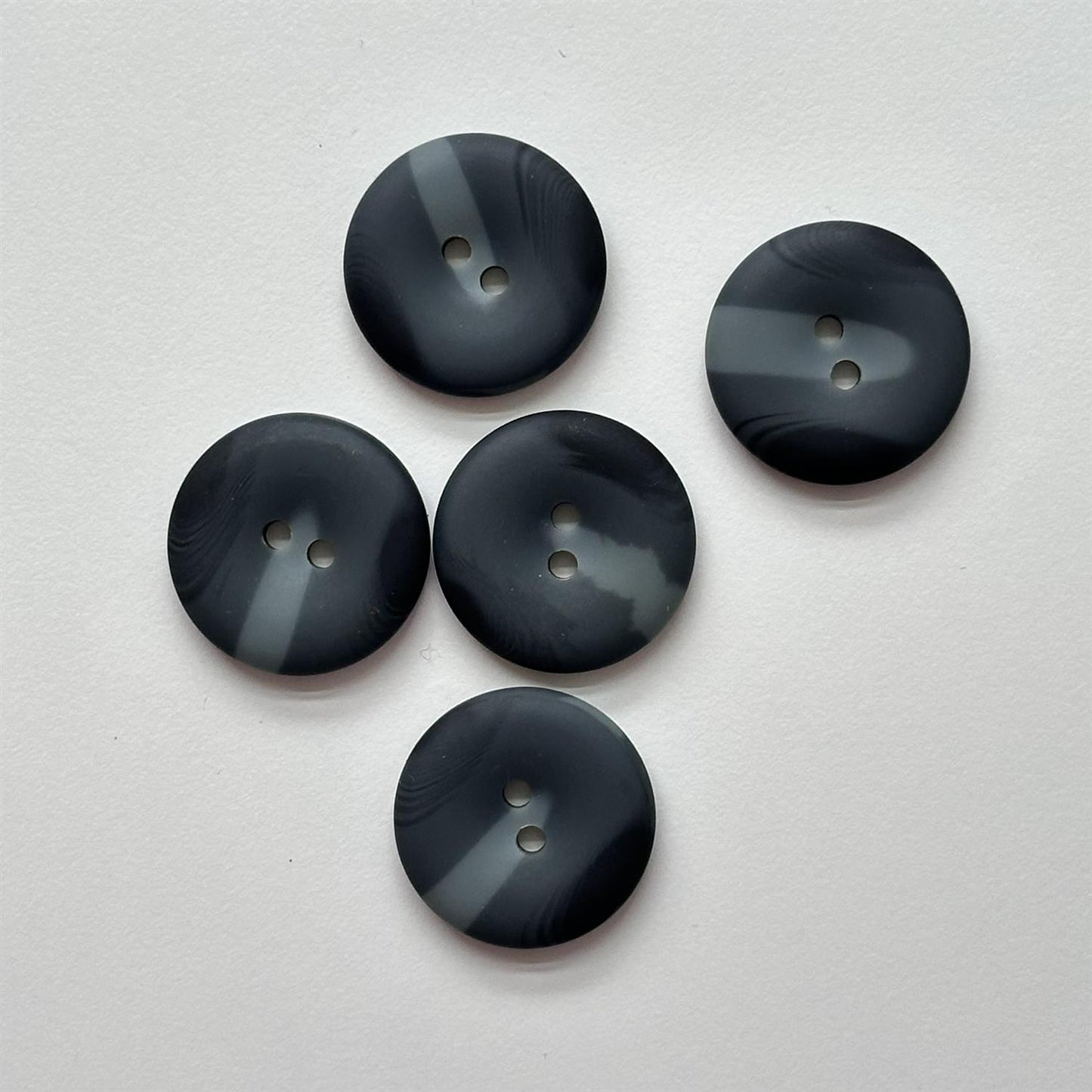 Knapp, grå  - 28 mm - Hjelmtvedt - Garntopia