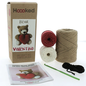 DIY Teddy Bear Heart Heklekit - Hoooked Yarn
