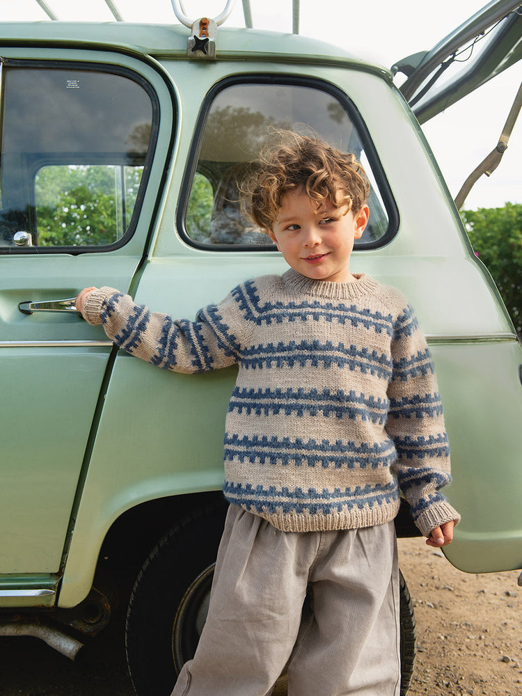 2506 - Mykt til barn - Nr. 2  Ridge Sweater Junior - Sandnes garn - Garntopia