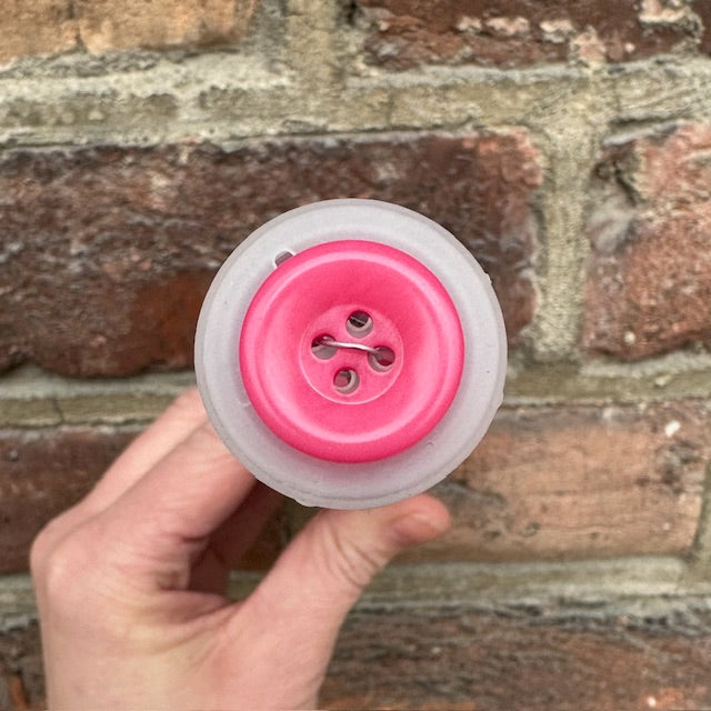 Plastknapp 4 hull - Pink- 18 mm - Villy Jensen - Garntopia