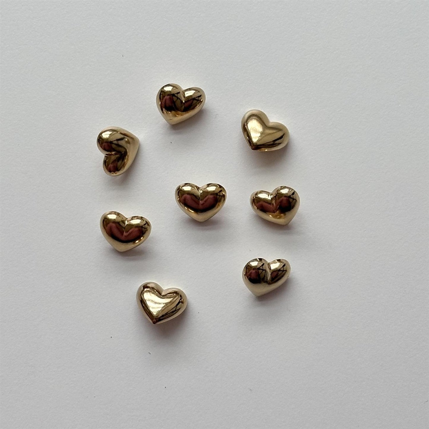 Hjerteknapp, gull  - 14 mm - Hjelmtvedt - Garntopia