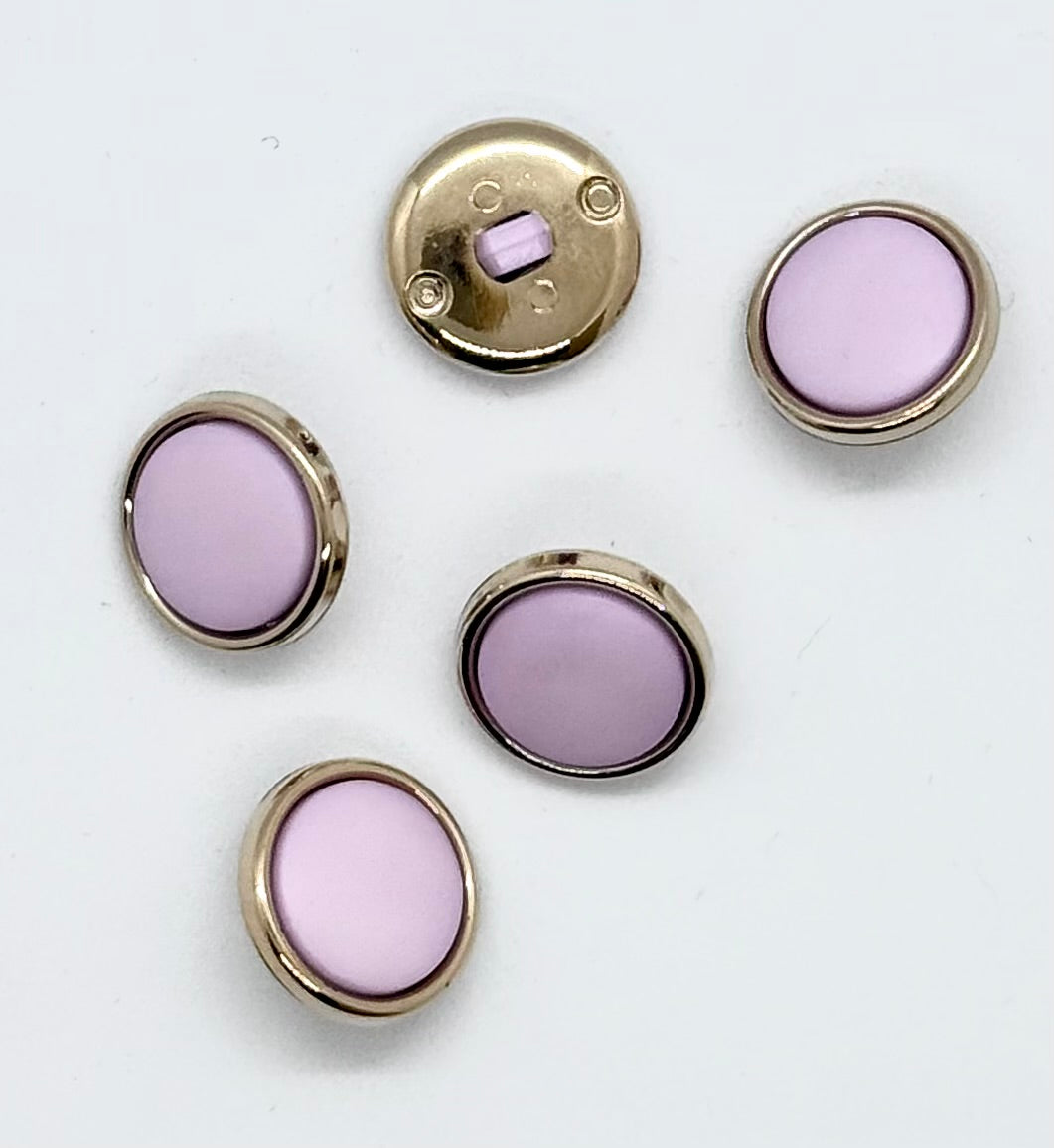 Nylonknapp, lys lilla med gullkant - Matt - 18 mm - NEWOLD COMPANY - Garntopia