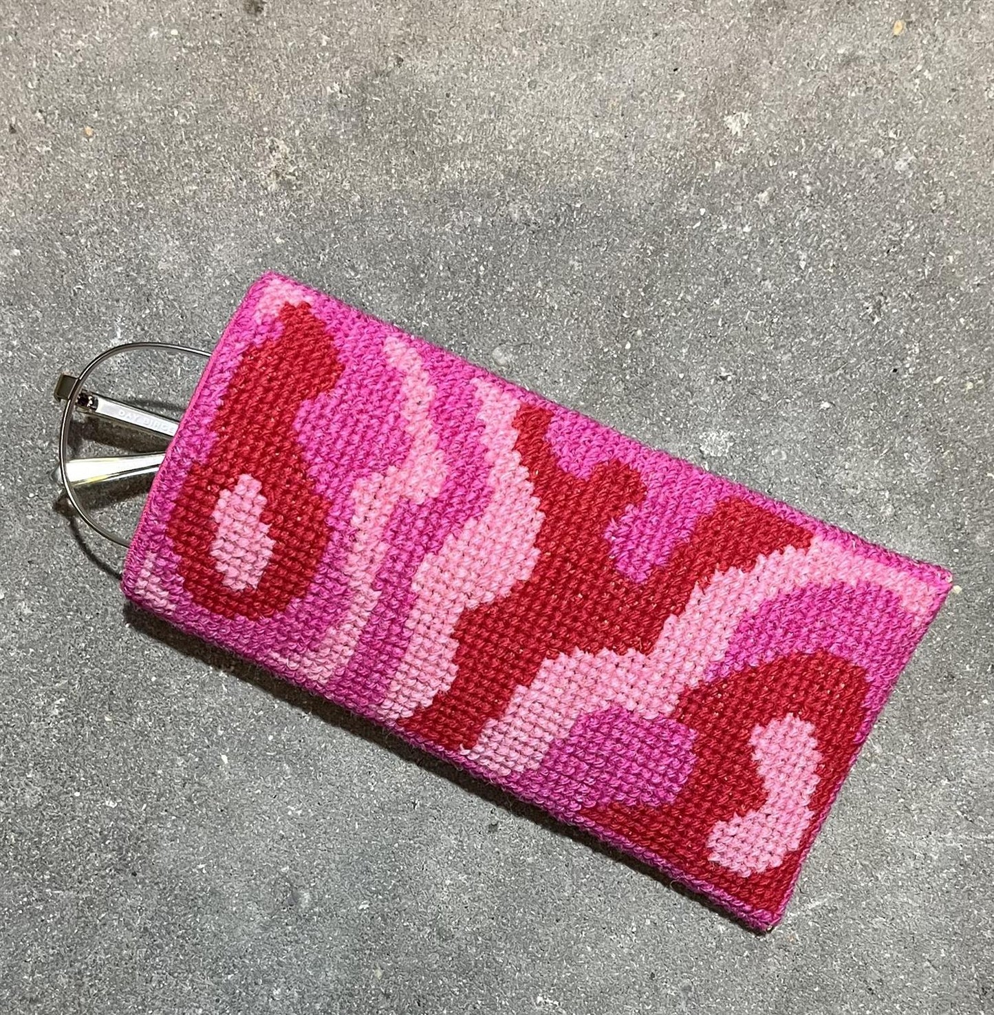 2023-2 Pink waves- brilleetui 8,5x16,5 cm - PompStitch - Garntopia