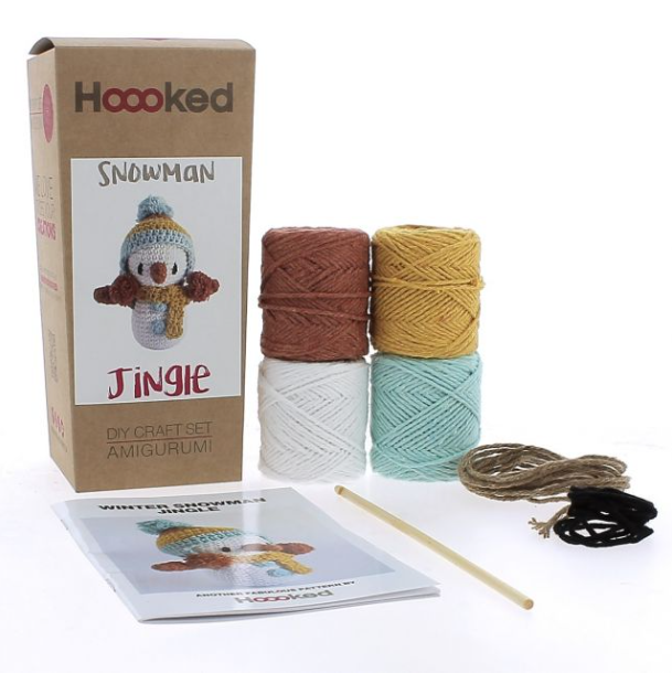 DIY Winter Snowman Jingle Heklekit - Hoooked Yarn