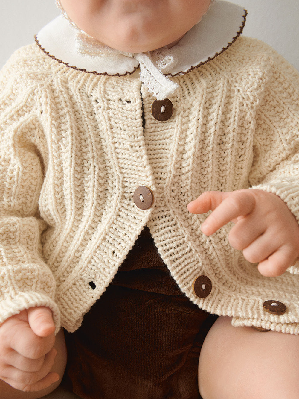 2505 - Sommerbaby - Nr. 6 Ellis Cardigan Baby - Sandnes garn - Garntopia