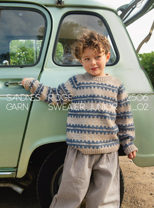 2506 - Mykt til barn - Nr. 2  Ridge Sweater Junior - Sandnes garn - Garntopia
