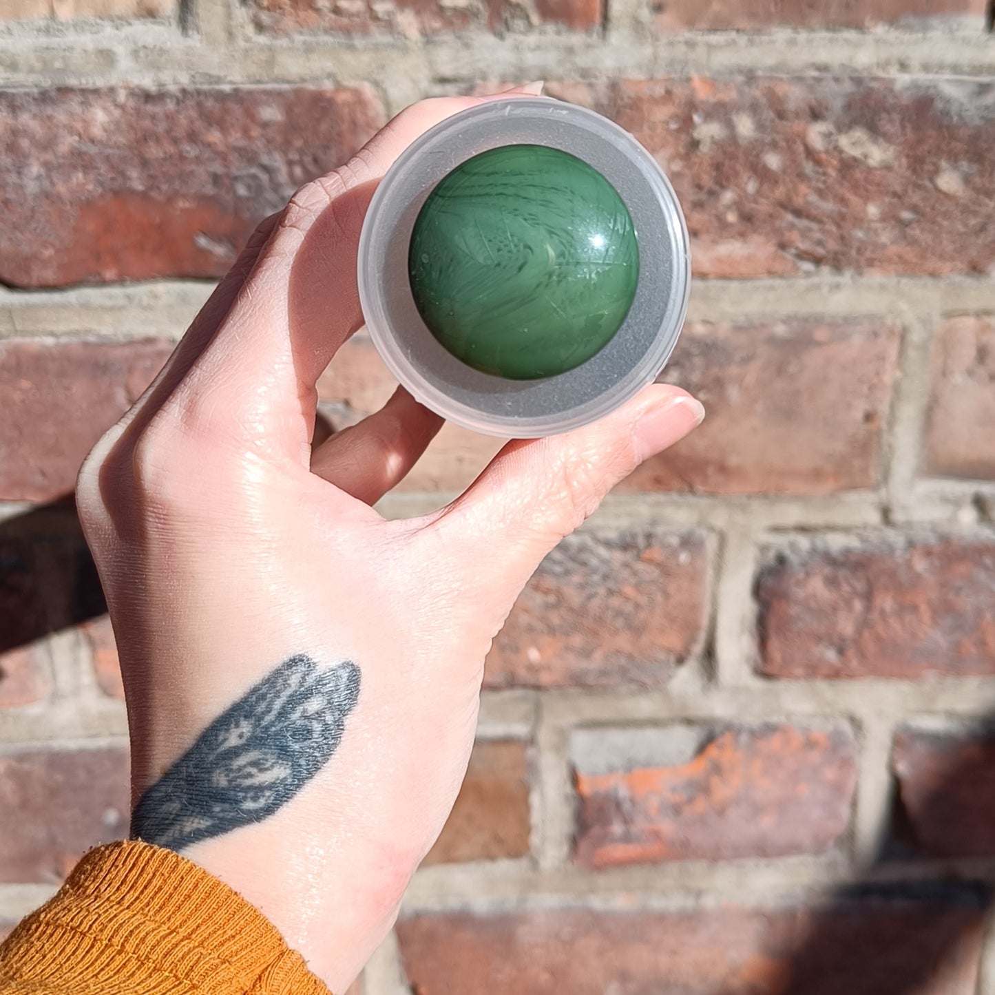 Stor Plastknapp  Grønn - 30 mm - Villy Jensen - Garntopia