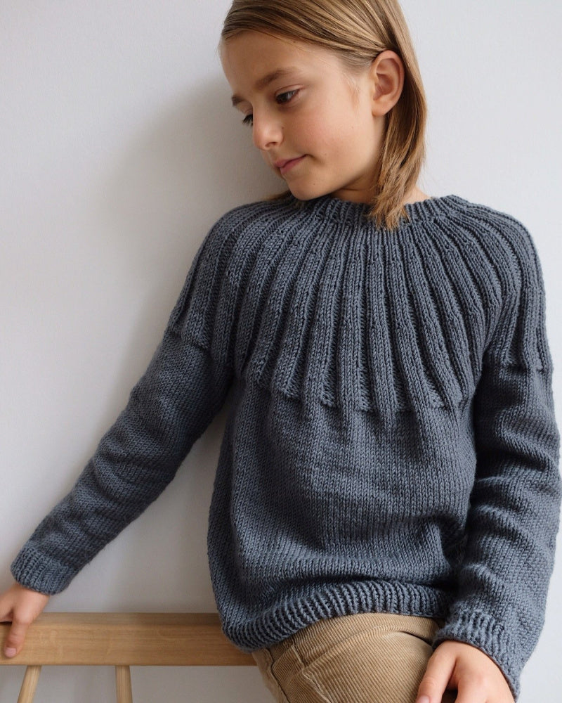 Haralds Sweater Junior - Papir - PetiteKnit - Garntopia