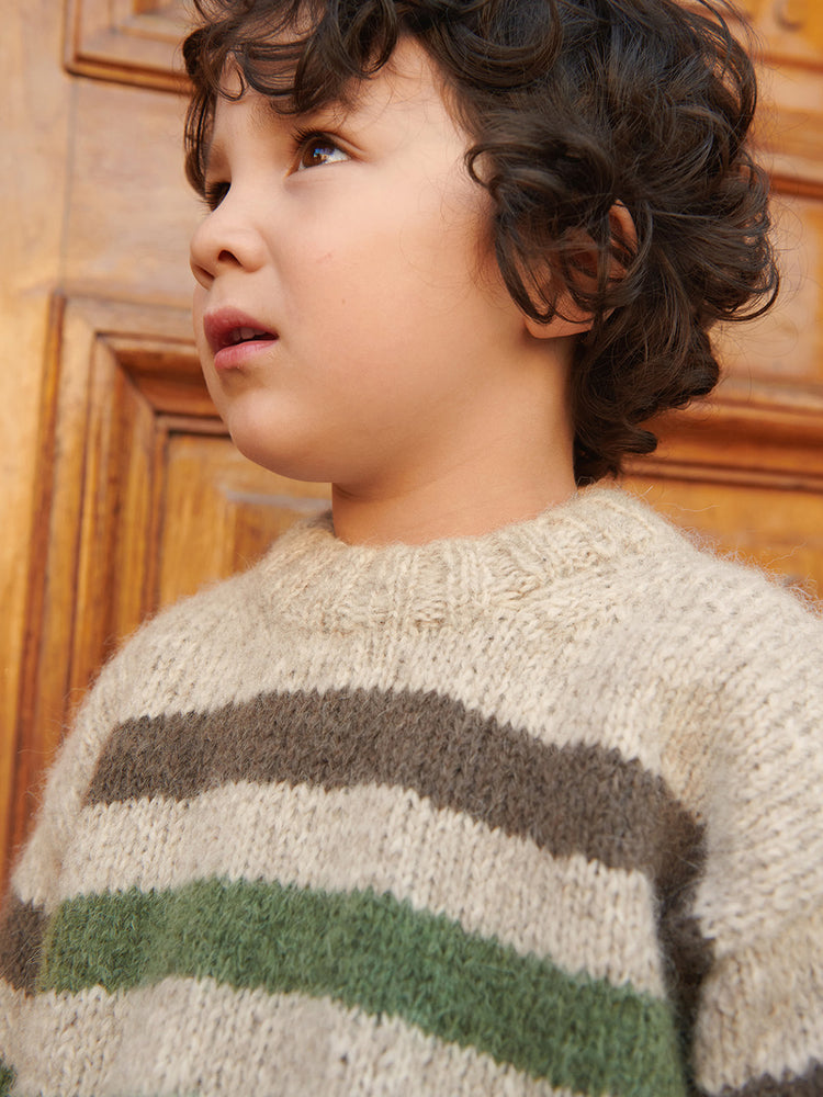 2408 - Mykt til barn - Nr. 9 ADAM SWEATER JUNIOR - Sandnes garn - Garntopia
