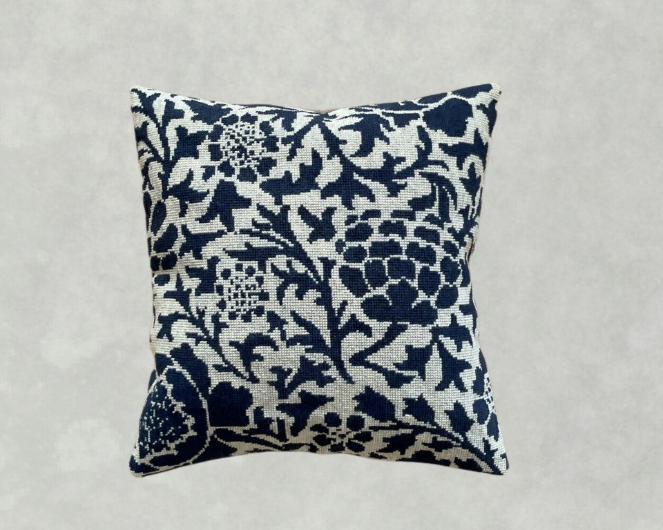 Blå pæoner - pute 39x39 cm - Baldyre - Garntopia