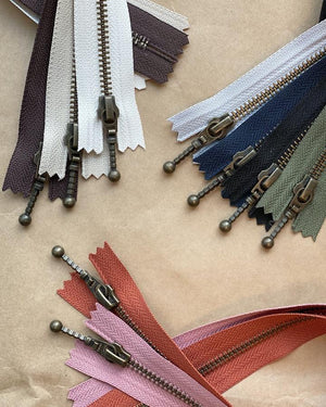 Short zipper - Almond 20 cm
