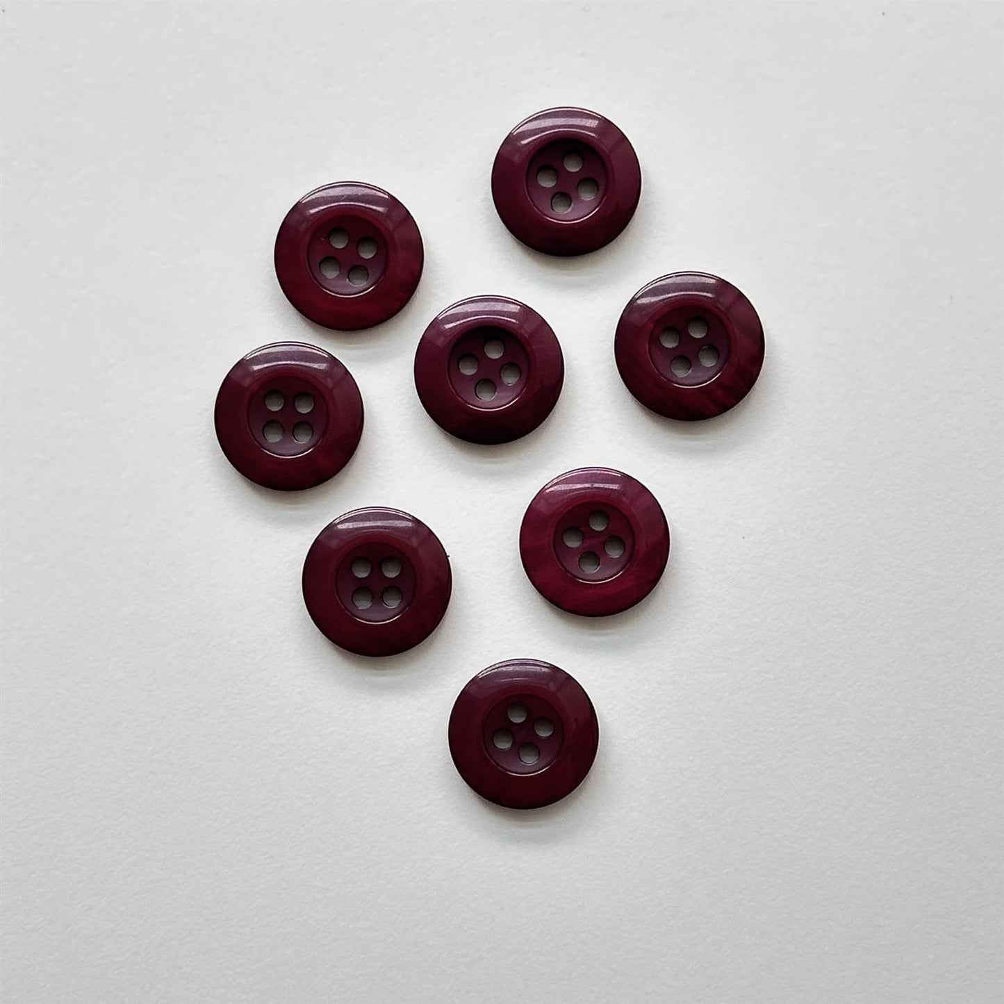 Knapp 2 hull, Blomme  - 18 mm - Villy Jensen - Garntopia