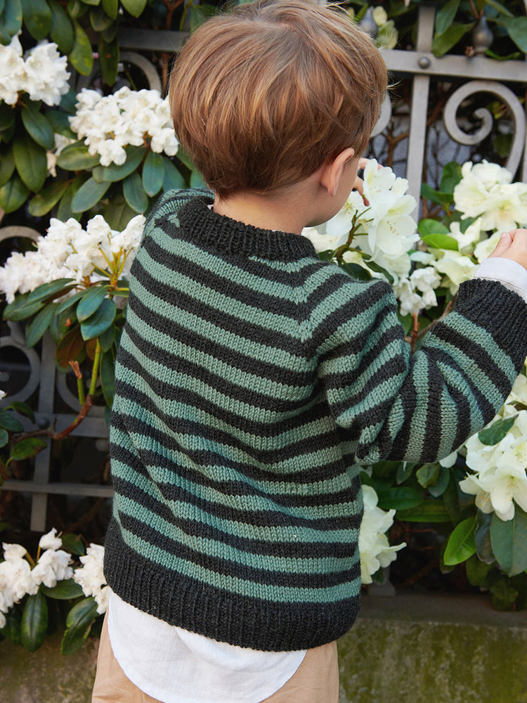 2408 - Mykt til barn - Nr. 3 SOUTH SWEATER JUNIOR - Sandnes garn - Garntopia