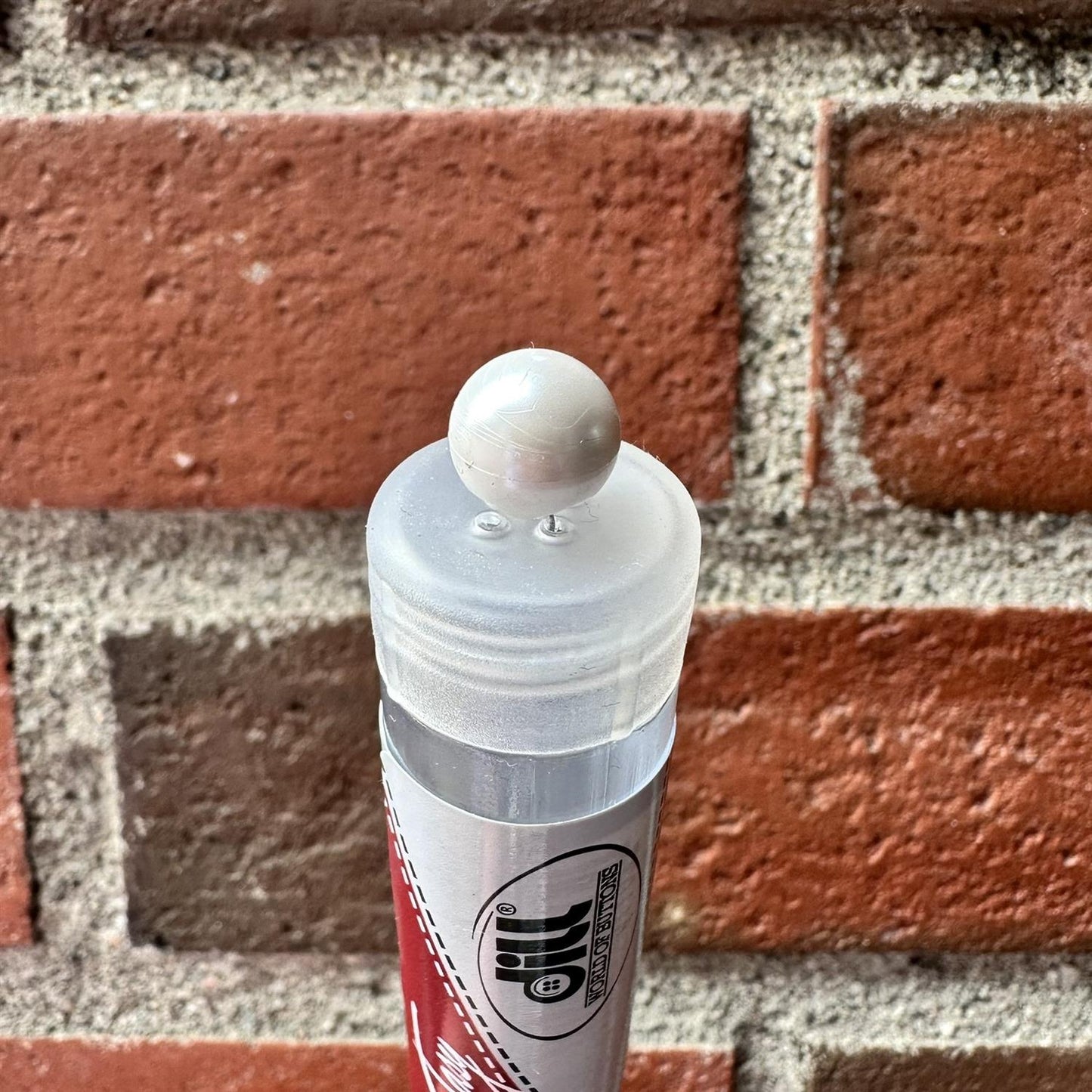 Rund perleknapp i plast - hvit - 10 mm - Hjelmtvedt - Garntopia