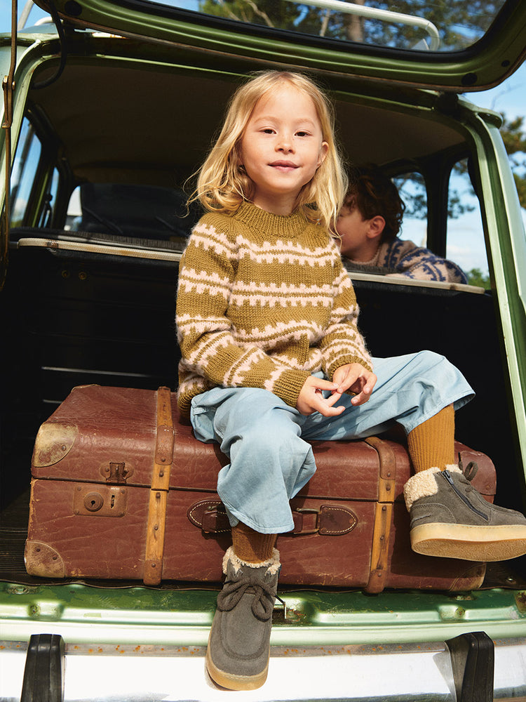 2506 - Mykt til barn - Nr. 2  Ridge Sweater Junior - Sandnes garn - Garntopia