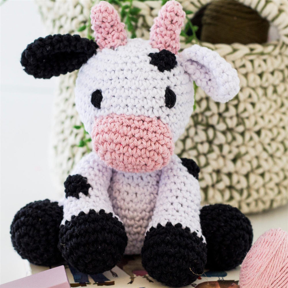 DIY Cow Kirby Heklekit - Hoooked Yarn