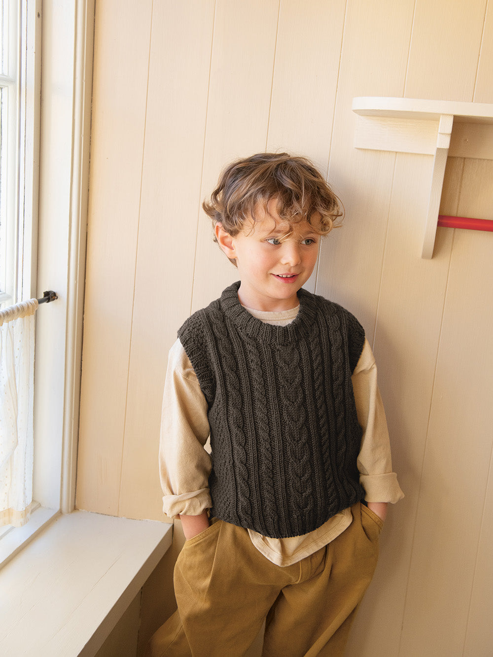 2501 - Mykt til barn - Nr. 3 Caspian Slipover Junior - Sandnes garn - Garntopia