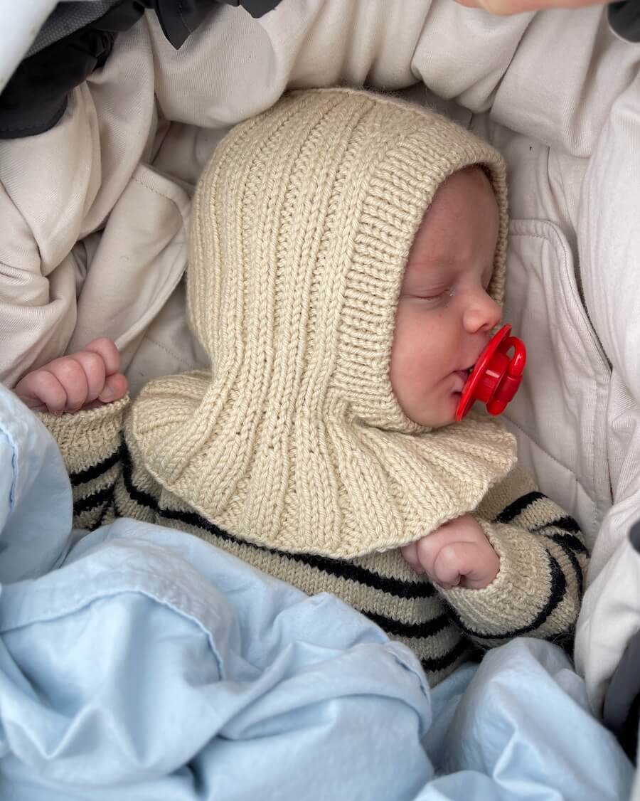Sunday Balaclava Baby - Papir - PetiteKnit - Garntopia
