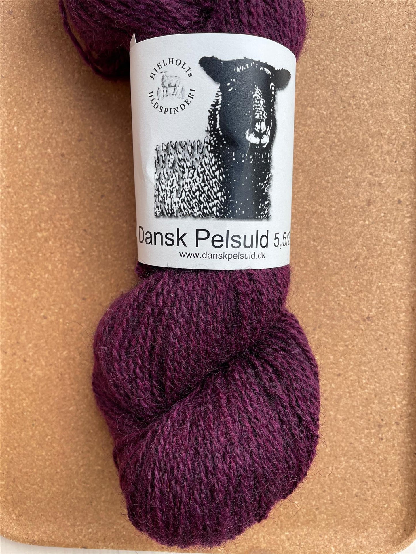 09 Aubergine  - Dansk pelsuld 5,5/2 - Hjelholt - Garntopia